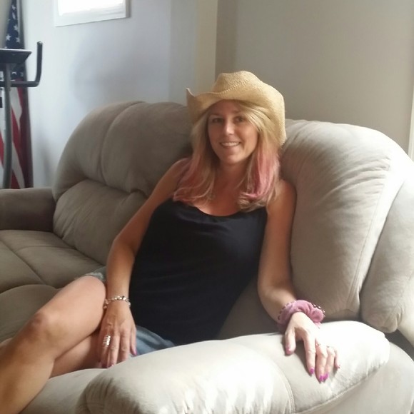 Meet your Posher, Suzi - Picture 1 of 1